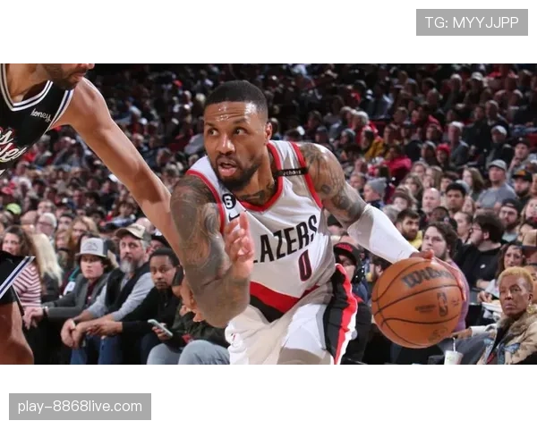 利拉德休赛期天天喝蛋白粉当水，家里冰箱塞满鸡胸肉，邻居以为他开健身餐外卖