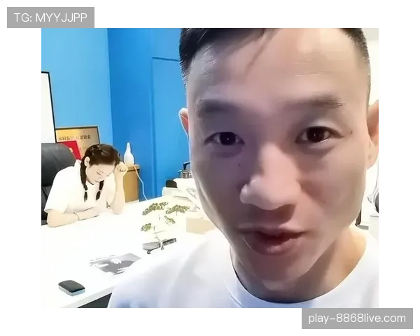 杨威训练场上一副“大爷范”，家里却像连锁超市扩张计划一样扎堆买买买！